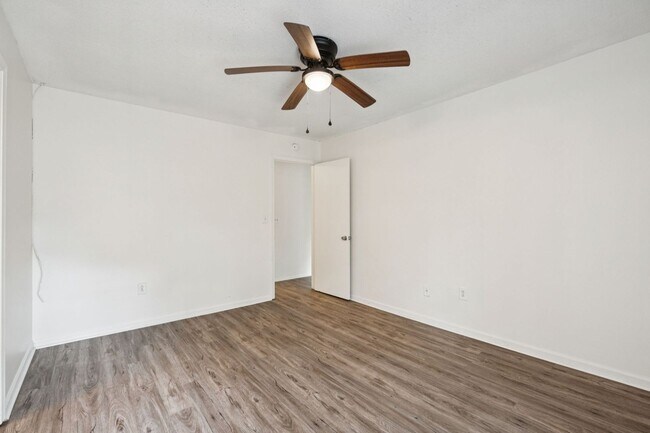 Building Photo - 3BR/2BA Home with Fireplace and Fenced Yard in Mt Pleasant