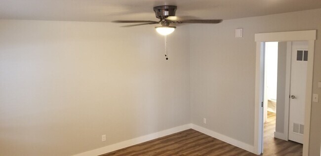 Building Photo - 1 Bedroom Salt Lake Condo  Available