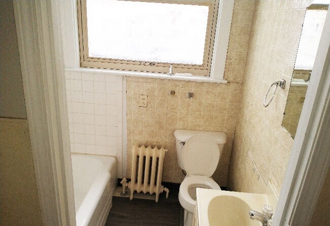 Building Photo - 343-345 Ludlow Avenue