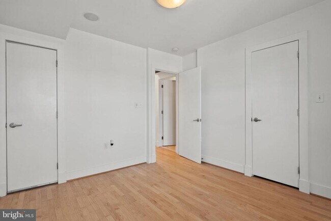 Building Photo - 1524 Independence Ave SE