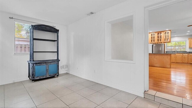 Building Photo - 4211 W Knights Ave