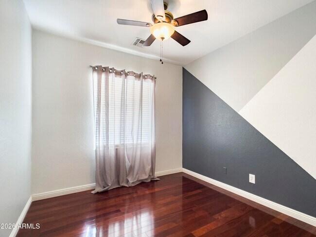 Building Photo - 1084 N Martingale Rd