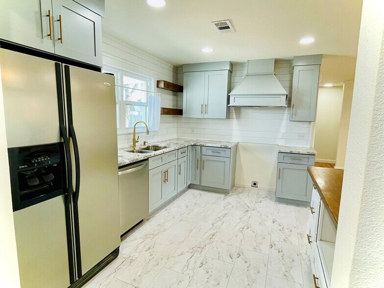 Building Photo - 311 SW 10th St