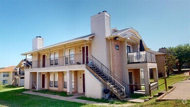 Building Photo - 1005 Spring Loop