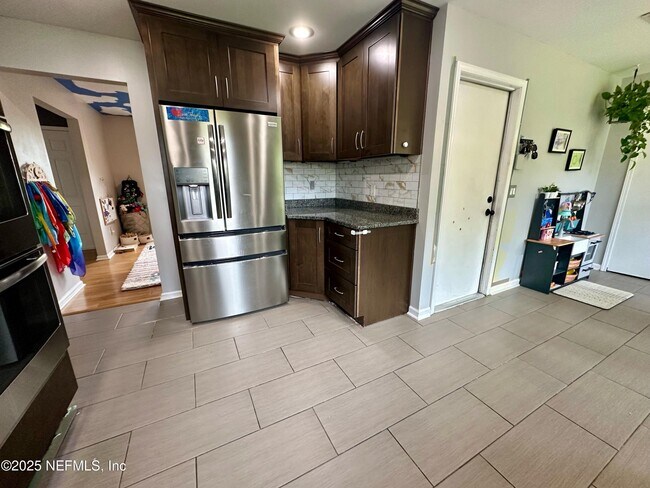 Building Photo - 10420 Inverness Dr