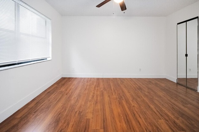 Building Photo - 15805 W Waterside Cir