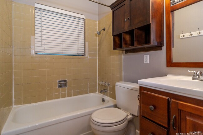 Building Photo - 209 Brenda Dr