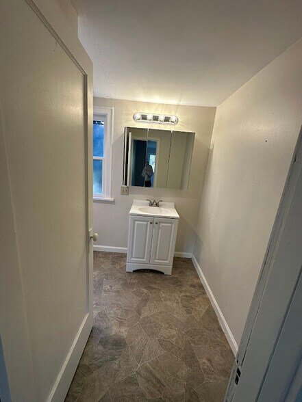 Building Photo - 11625 NW Thompson Rd