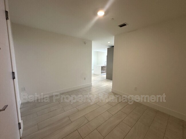 Building Photo - 2000 Metropica Wy