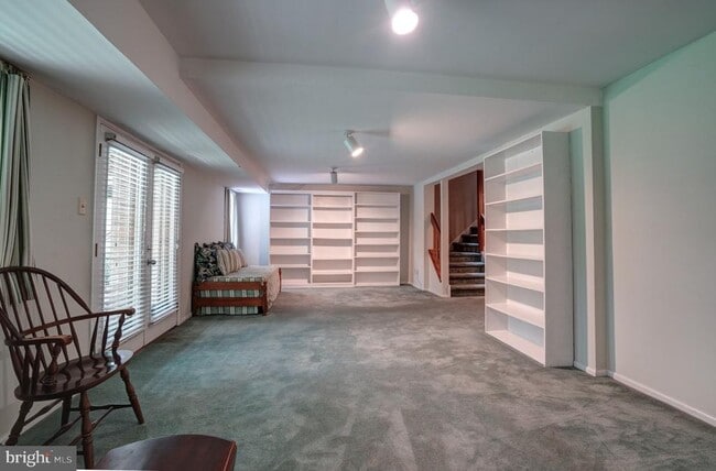 Building Photo - 71 Amity Dr
