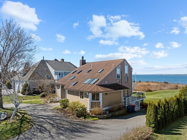Building Photo - 2 Windward Way