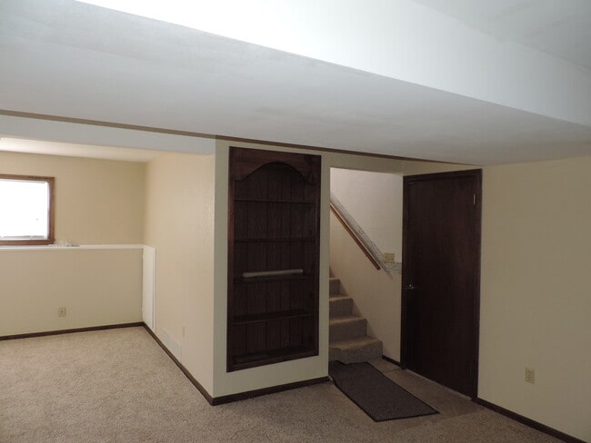 Building Photo - Perfect Family Home