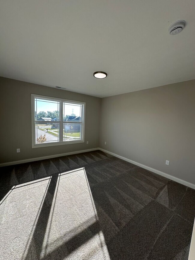 Building Photo - Spacious 4-Bedroom Single-Family Home in W...