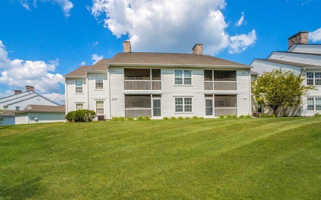 Building Photo - 2740 S Knightsbridge Cir