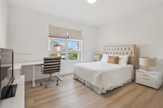 Building Photo - 747 Crandon Blvd