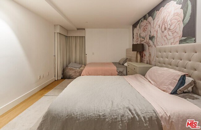 Building Photo - 10777 Wilshire Blvd