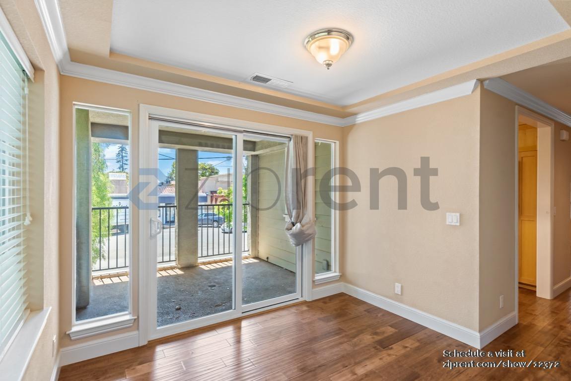 Building Photo - Unit 3