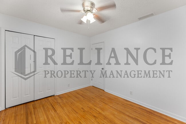 Building Photo - 2210 W Columbine Ln