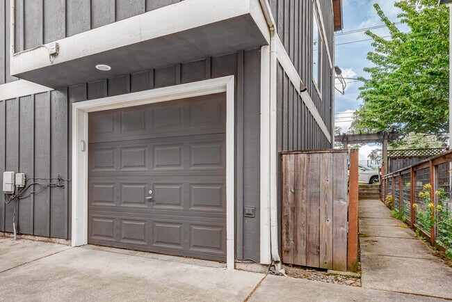 Building Photo - 6630 Corson Ave S
