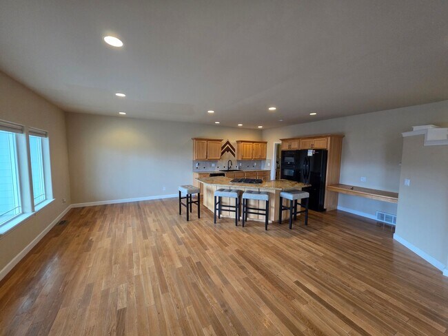 Building Photo - Wonderful Duplex in Eagle Ridge