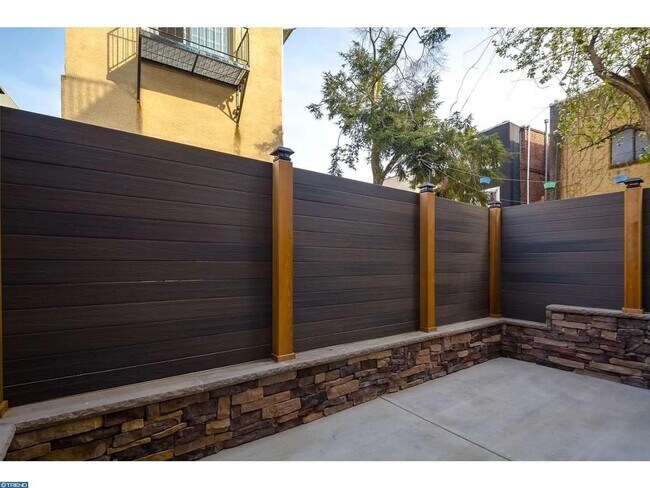 Building Photo - Stunning Modern Townhome in the Heart of Northern Liberties