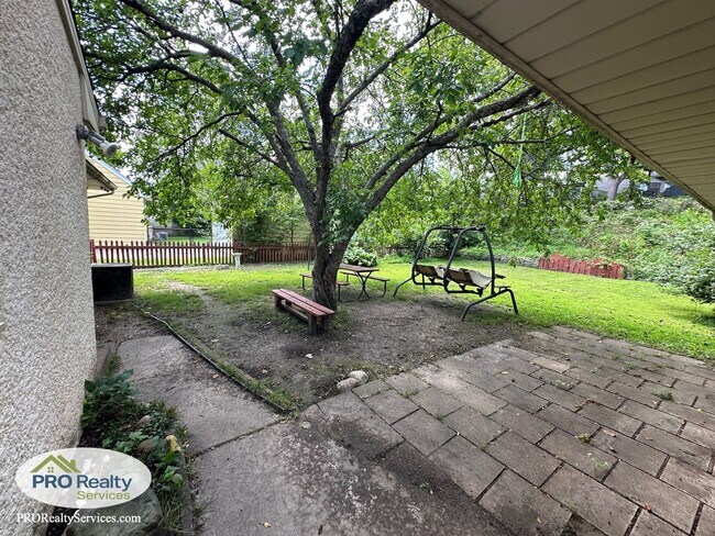 Building Photo - 3 Bedroom Home in South Saint Paul