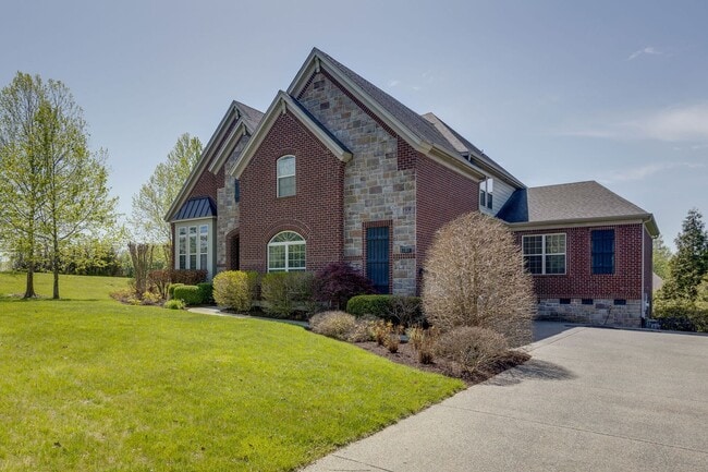 Building Photo - 5 Bedroom Home with Theater Room & 3-Car Garage in Franklin