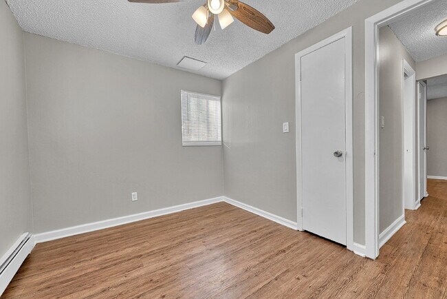 Building Photo - $1,395 — 2 bed, 1 bath renovated basement ...