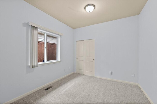Building Photo - 3 bedroom 2 bath Home for Rent in Yelm!