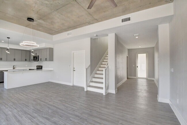 Building Photo - Yamato Villas Townhomes - Boca Raton