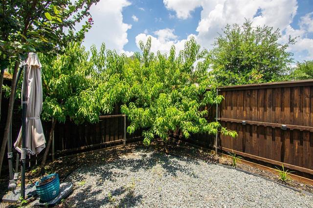 Building Photo - 2168 Miramar Dr