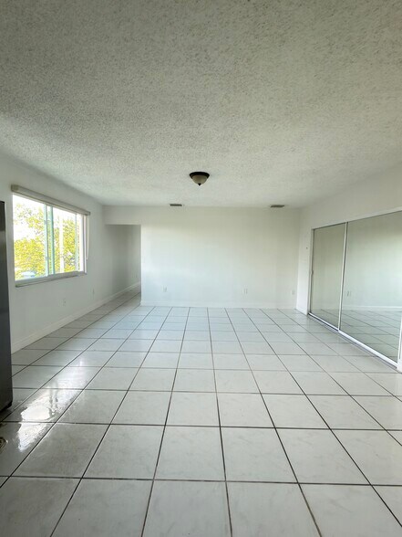 Building Photo - 325 W 60th St