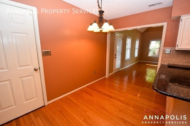 Building Photo - 714 Old Love Point Rd