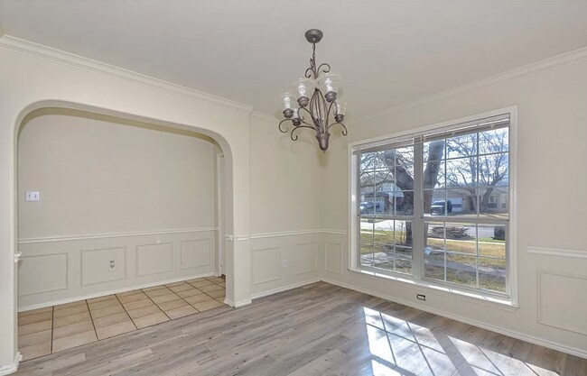 Building Photo - 1600 Quarry Dr