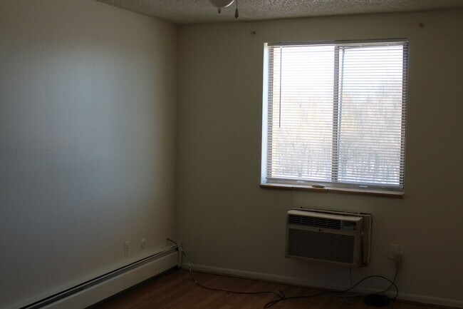 Building Photo - Wonderful 1 BR/1 BA Condo located on 3rd Floor in Secured Bldg!