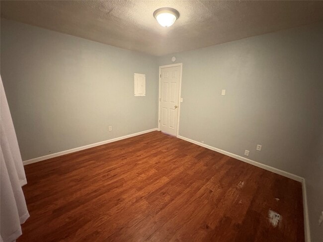 Building Photo - 106 Burr Ave