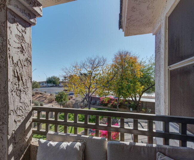 Building Photo - 15221 N Clubgate Dr