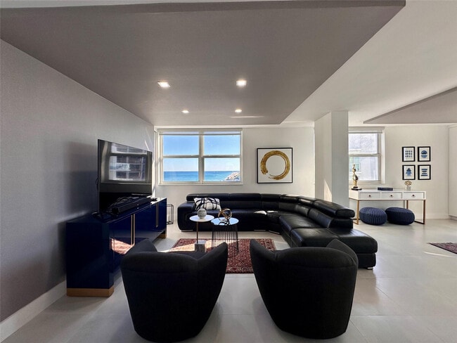 Building Photo - 209 N Fort Lauderdale Beach Blvd