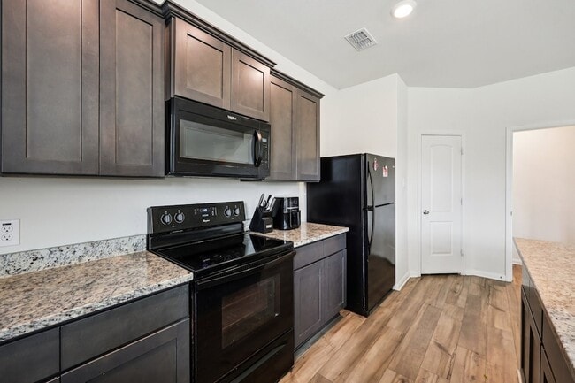 Building Photo - 1927 Churchill Downs Dr