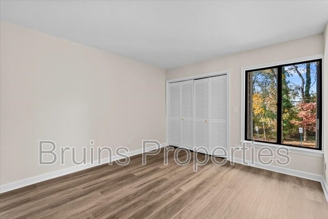 Building Photo - 1522 Benjamin Pkwy