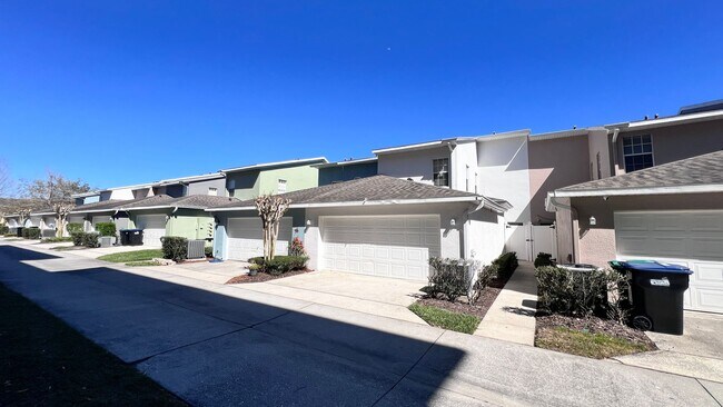 Building Photo - Upgraded Avalon Park 3 Bed/2.5 Bath Townhome!