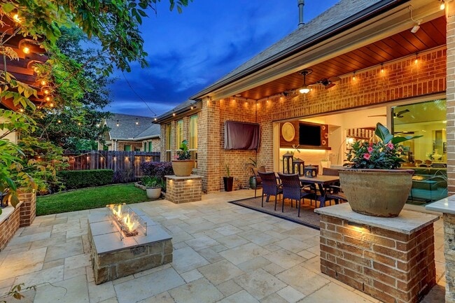Building Photo - 5911 Vineyard Creek Ln
