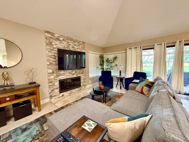 Building Photo - 77584 Woodhaven Dr N