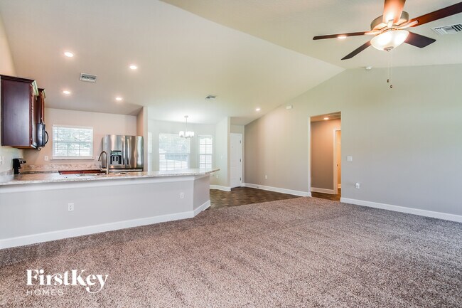 Building Photo - 602 Bradley Way
