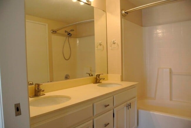 Building Photo - 2bed/2bath Condo Eagles Crossing at Avalon...