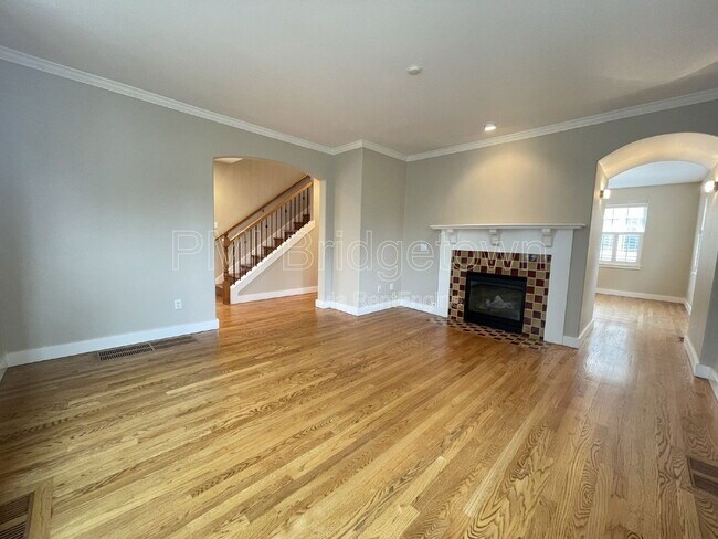 Building Photo - 10235 NW Edgewood Dr