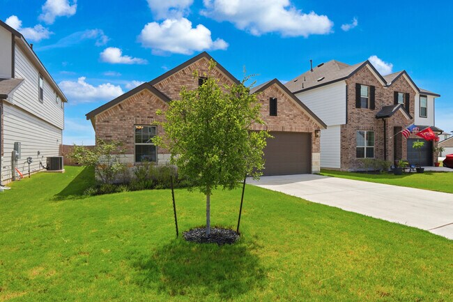 Building Photo - Bright 3-Bed Home with Island Kitchen, Private Patio, and Fenced Yard in New Braunfels