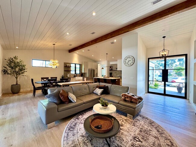 Building Photo - 1910 Raymond Ln