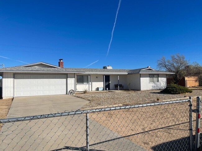 Building Photo - Apple Valley-Cute Starter Home- 2 Bedrooms, 2 Bathrooms, All Appliances Included, Fully Fenced