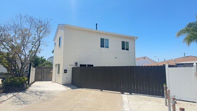 Building Photo - 4BD house on Montezuma, Private Yard and Driveway! (Lease out, pending signatures. Check back in ...